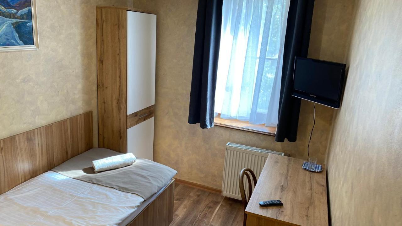 Penzion Pri Kastieli Братислава Екстер'єр фото